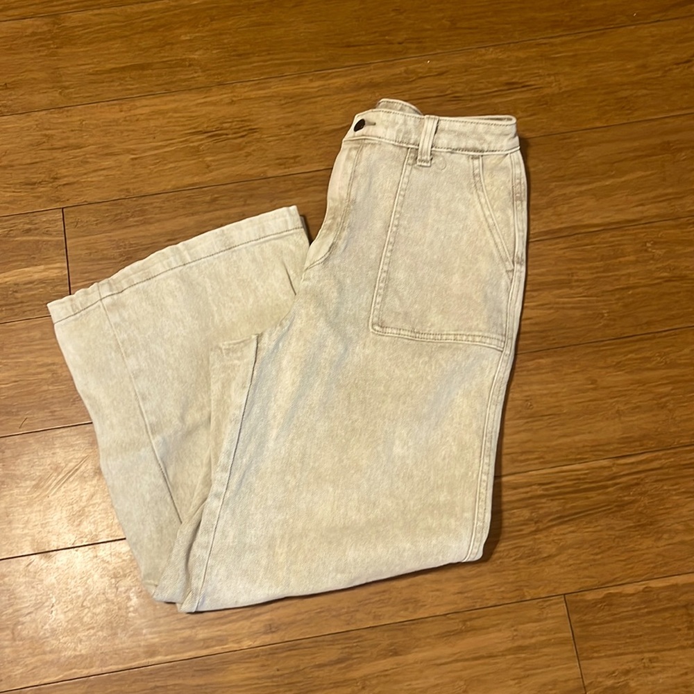 Size 6 universal threads cropped straight flares